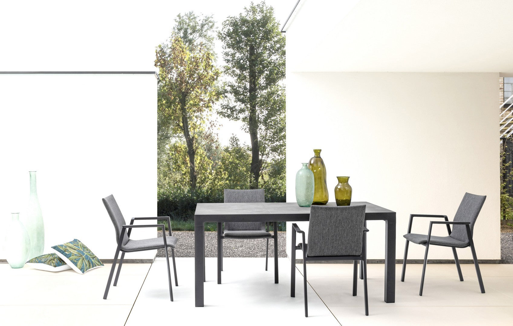 tavolo fisso mason in ceramica e struttura in alluminio antracite 160×90 cm, facile da pulire e da spostare all’occorrenza