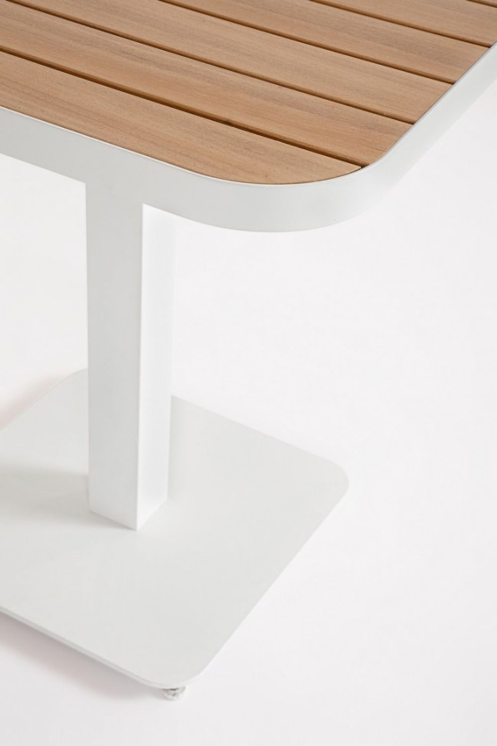 tavolo belmar effetto legno e struttura alluminio bianco 75×75 cm, ideale per barbecue, aperitivi o relax estivo