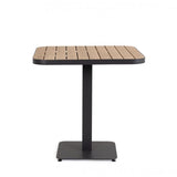 tavolo belmar effetto legno e struttura alluminio antracite 75×75 cm, ambientazione in giardino con sedie coordinate