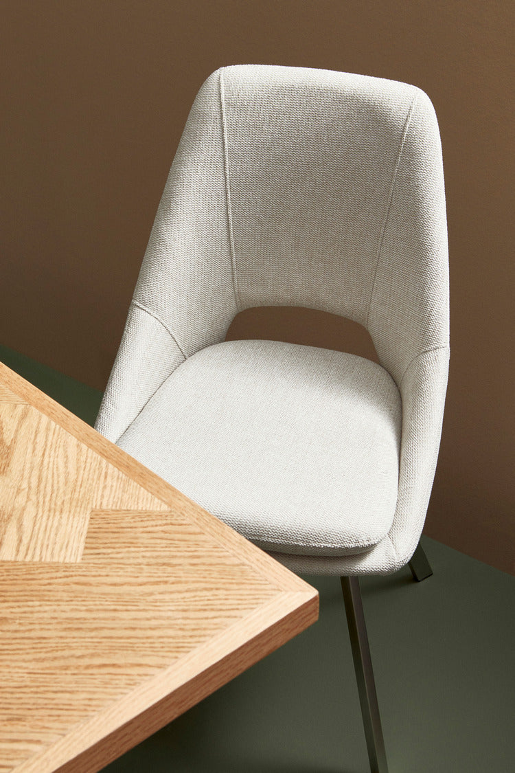 tavolo dukat in legno naturale e gambe in acciaio 180 x 90 cm, ideale per ospitare pranzi o riunioni