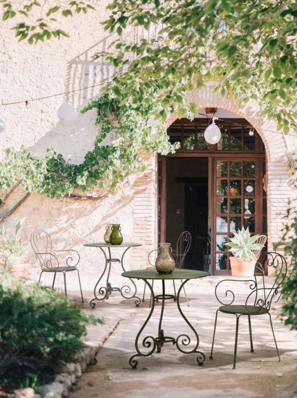 tavolo etienne in acciaio verde ø70 cm, ideale per barbecue, aperitivi o relax estivo