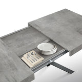 tavolo forte dei marmi grigio cemento allungabile con base antracite 160×90 cm – 240×90 cm, vista ambientata con sedie...