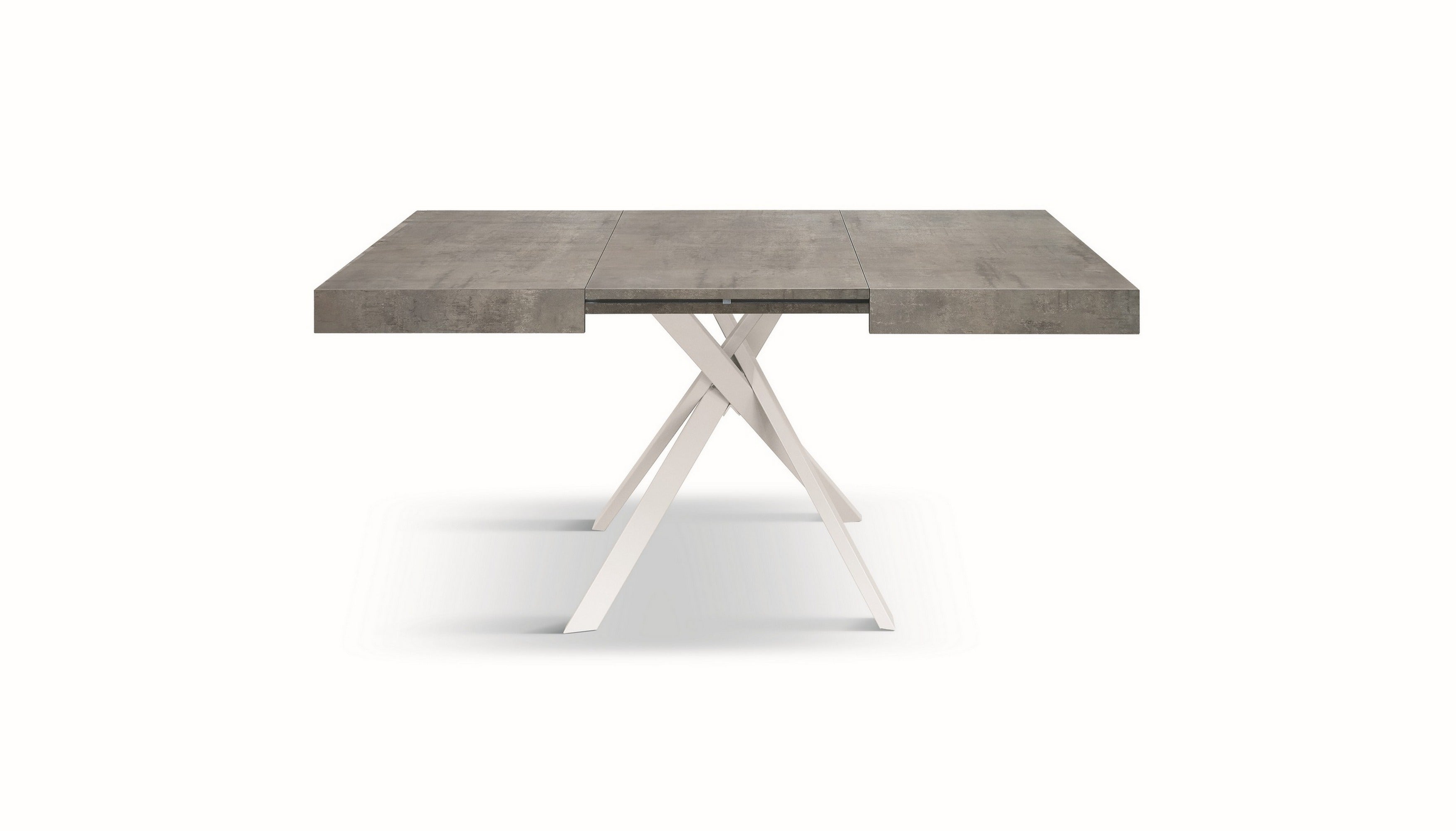 tavolo forte dei marmi in legno, finitura grigio cemento e gambe incrociate in metallo bianco, allungabile 95×90 cm – 145 x...