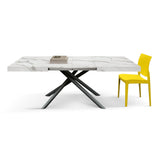 tavolo carrara in legno, finitura bianco statuario e gambe in metallo nero, allungabile 140×90 cm – 220×90 cm, vista...