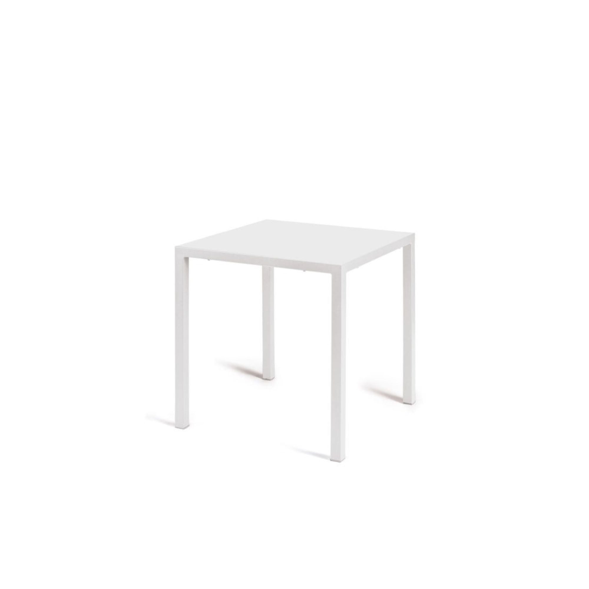tavolo tolone in metallo bianco 80×80 cm, impilabile, dettaglio dei materiali trattati per uso esterno