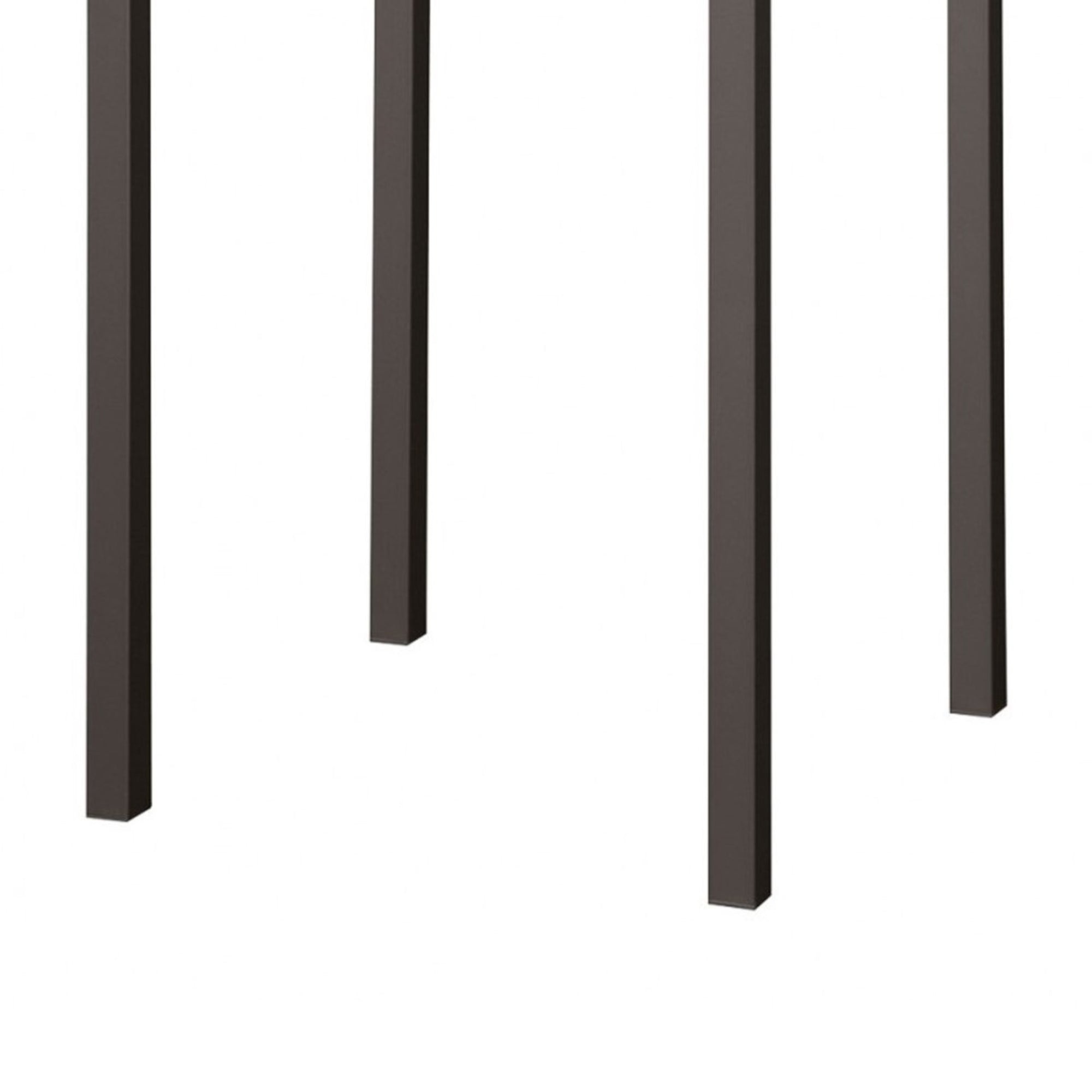 tavolo alto zurigo in metallo antracite 60×60 cm, impilabile, ambientazione in giardino con sedie coordinate