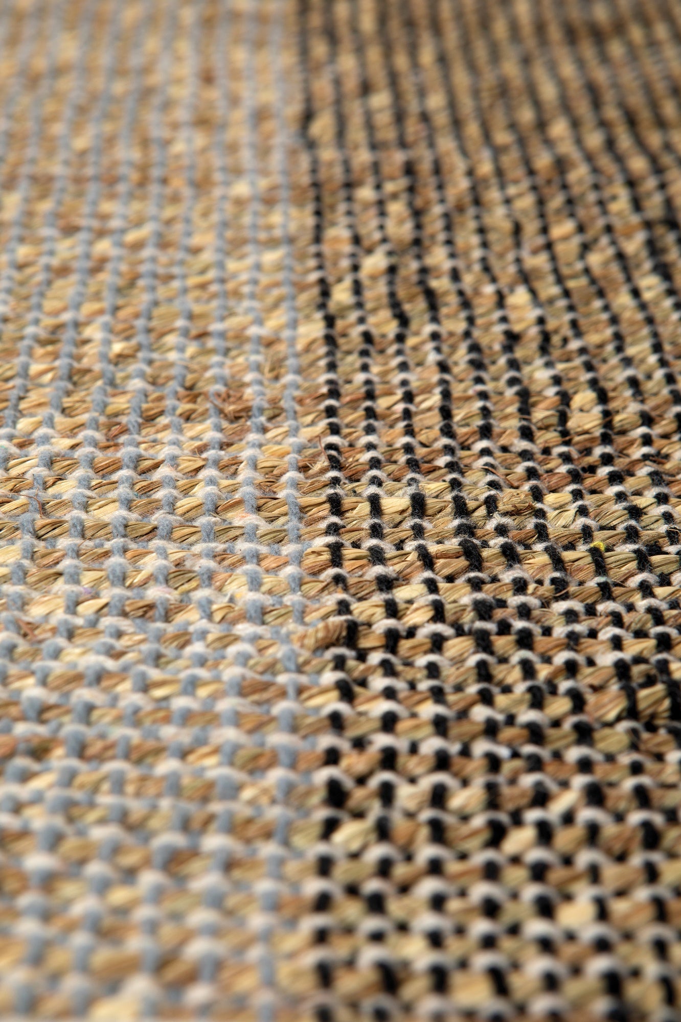 tappeto karan carbone, colore carbone, taglia 160 x 230. perfetti per valorizzare soggiorno, camera e zona relax con eleganza