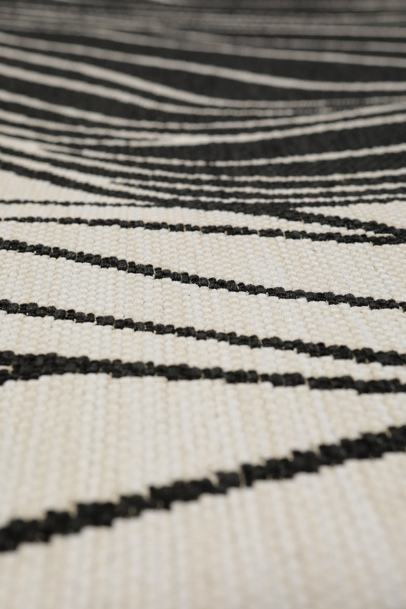 tappeto outdoor dusko tonnerre, colore tonnerre, taglia 160 x 230. dettaglio del prodotto da bagno