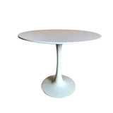 tavolo derek colore bianco opaco 90x73 h, vista ambientata in sala da pranzo elegante