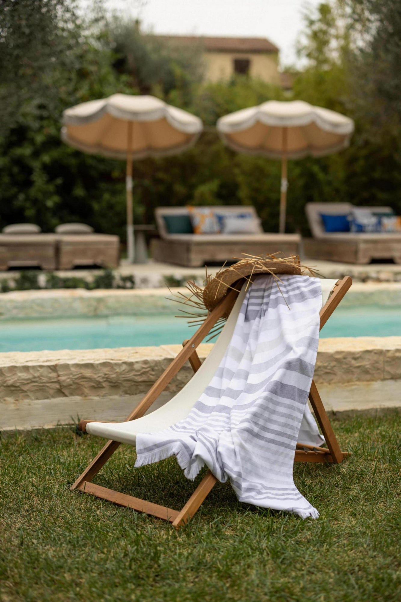 telo hammam riciclato samoa tonnerre, colore tonnerre, taglia 100 x 200. realizzato in 70% cotone 22% poliestere 8% viscosa, leggero e perfetto per spa o hammam