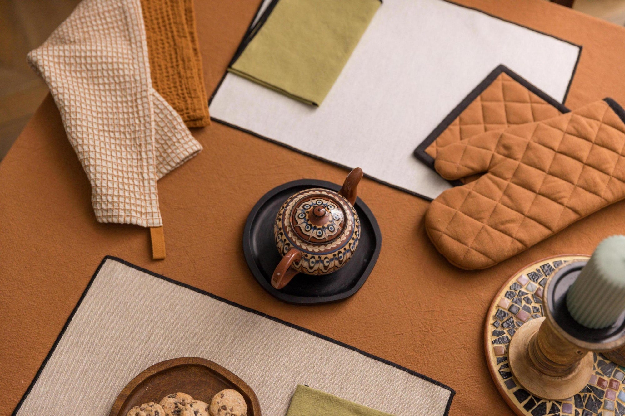 tovaglia riciclata grace caramello, colore caramello, taglia 170 x 300. elegante complemento per pranzi e cene speciali