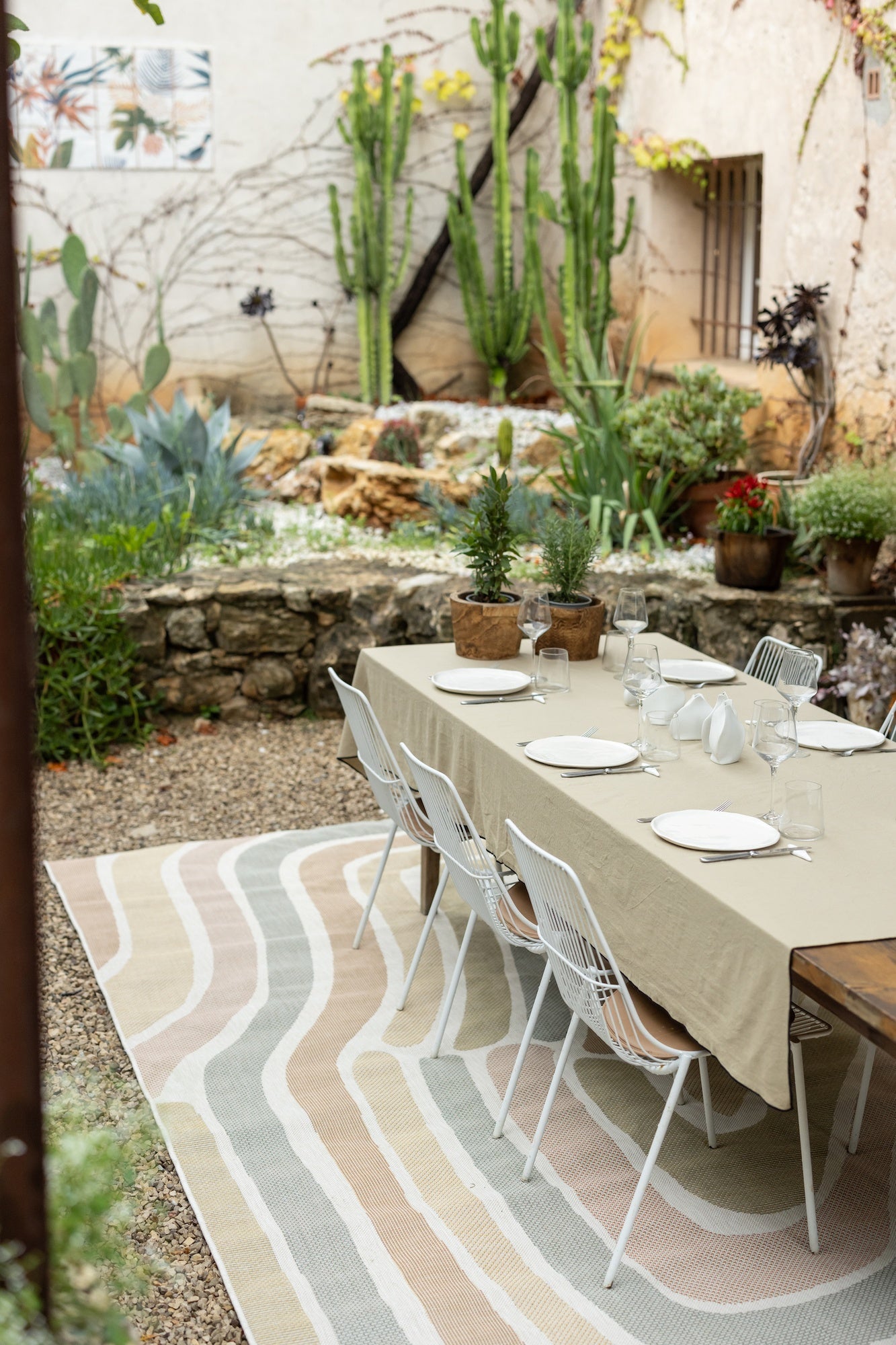 tovaglia riciclata grace cammello, colore cammello, taglia 140 x 140. tessuto resistente e facile da pulire per un uso quotidiano