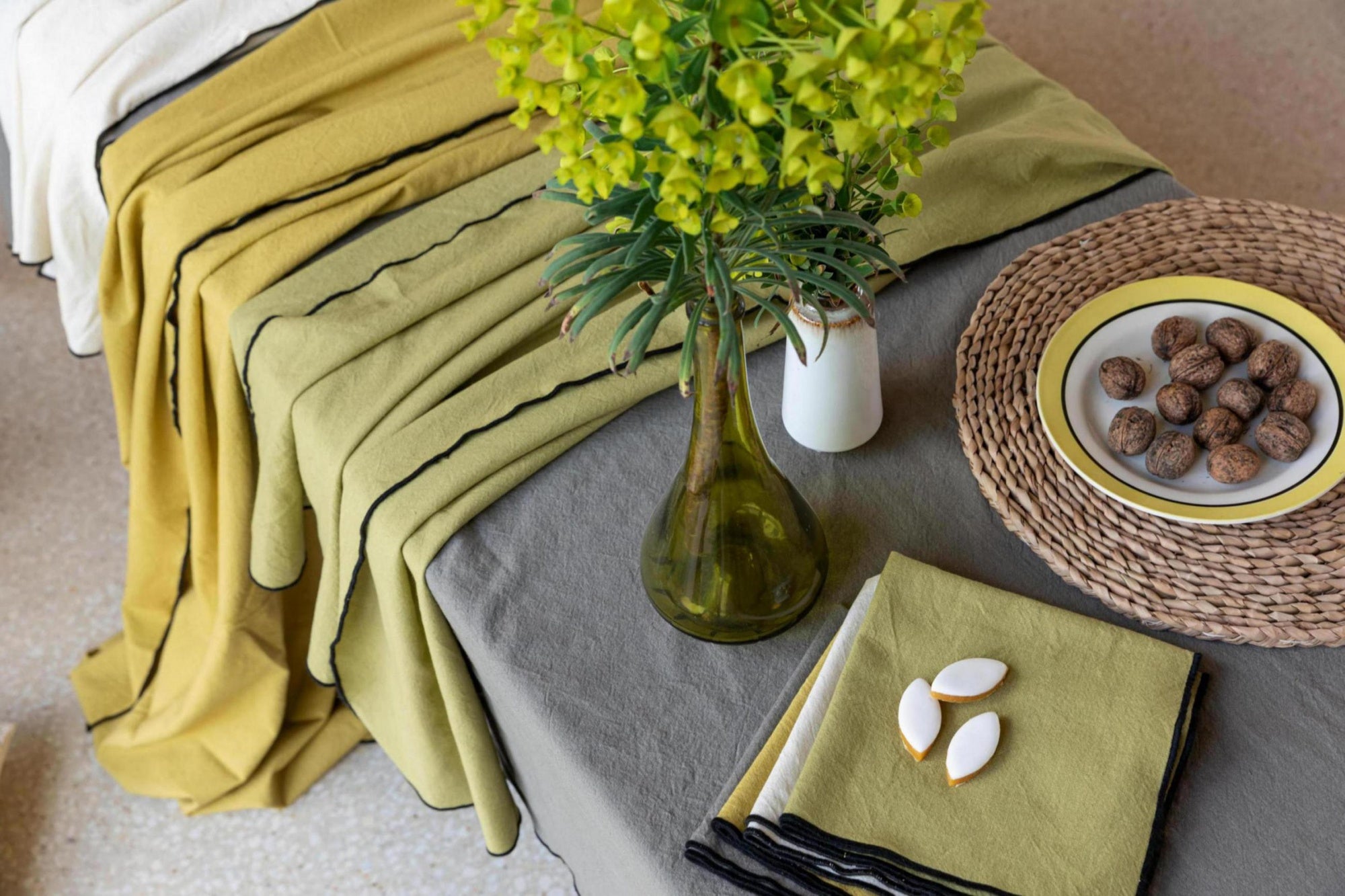 tovaglia riciclata grace khaki, colore khaki, taglia 140 x 250. tessuto resistente e facile da pulire per un uso quotidiano