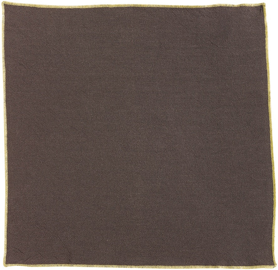 tovagliolo riciclato grace caffè, colore caffè, taglia 40 x 40. tovagliolo piegato con cura su sfondo neutro, dettaglio tessuto e cuciture