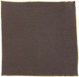 tovagliolo riciclato grace caffè, colore caffè, taglia 40 x 40. tovagliolo piegato con cura su sfondo neutro, dettaglio tessuto e cuciture