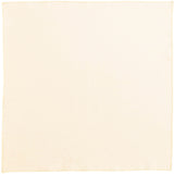 tovagliolo riciclato yuna avorio, colore avorio, taglia 50 x 50. tovagliolo piegato con cura su sfondo neutro, dettaglio tessuto e cuciture