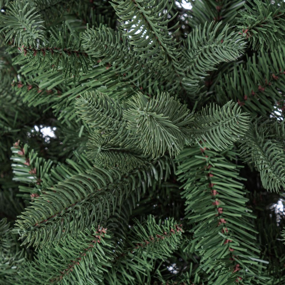 albero di natale frejus h210-2229 rami, ambientazione d’arredo con il prodotto protagonista