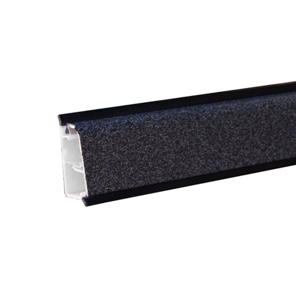 alzatina triangolare in pvc rivestita in carta colore nero selenio, alzatina in primo piano, ideale per completare il piano cucina