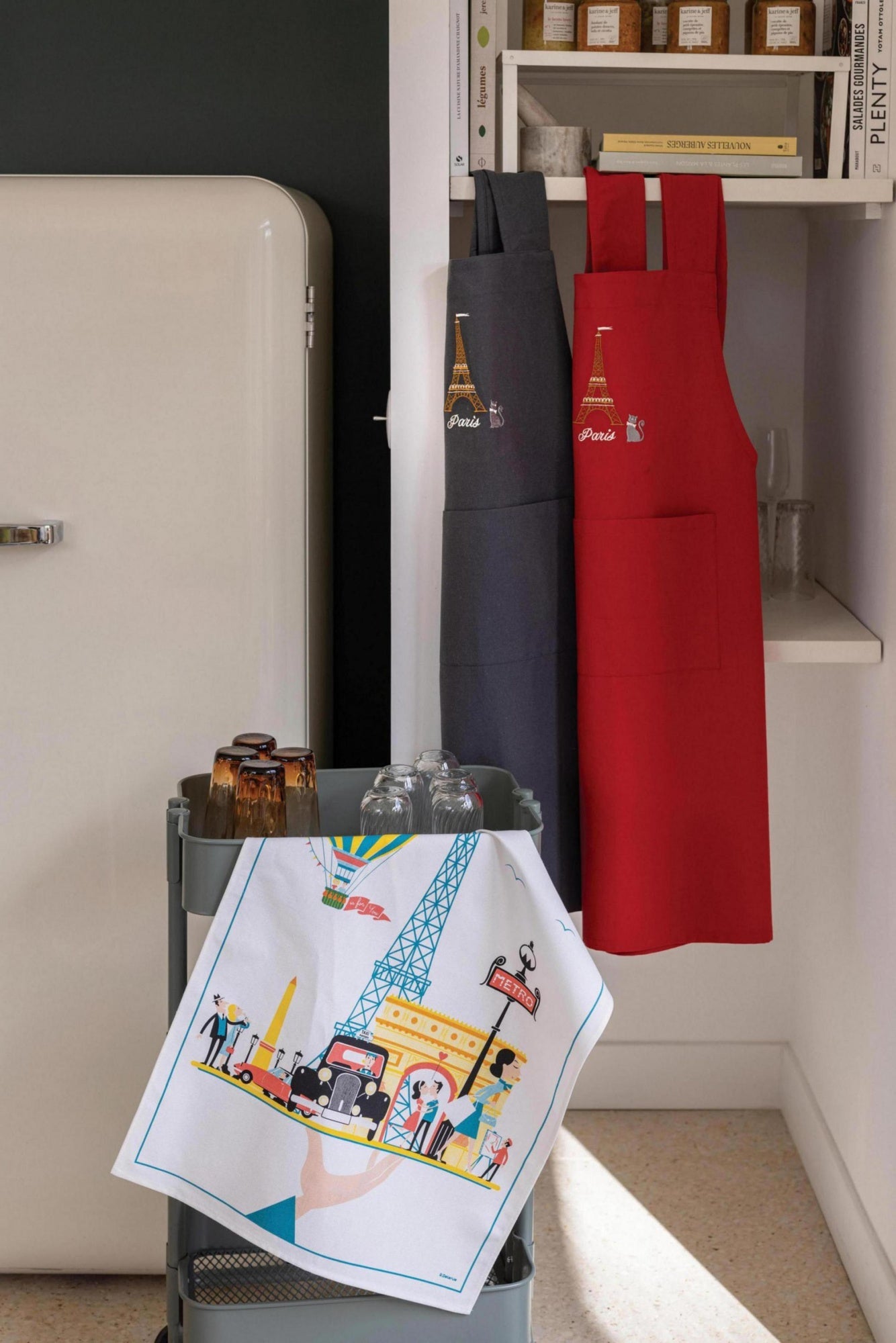 strofinaccio paris plateau bianco, colore bianco, taglia 48 x 72. asciuga rapidamente lasciando una piacevole sensazione