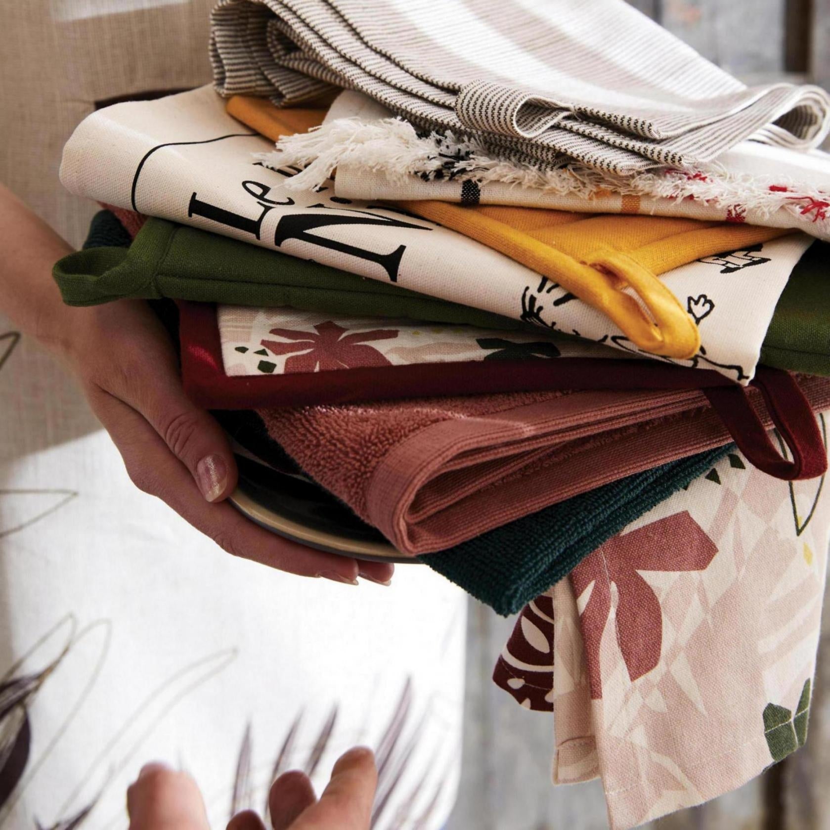 asciugamano con occhiello curl palissandro, colore palissandro, taglia 50 x 50. asciuga rapidamente lasciando una piacevole sensazione