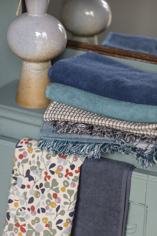 asciugamano con occhiello curl inchiostro, colore inchiostro, taglia 50 x 50. realizzato in 100% cotone, ideale per assorbenza e delicatezza sulla pelle