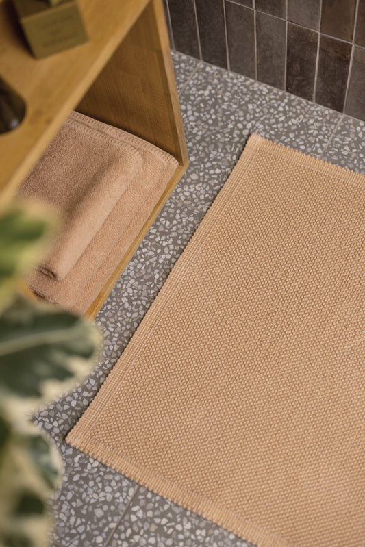 asciugamano da bagno bora latte, colore latte, taglia 90 x 150. realizzato in 100% cotone, ideale per assorbenza e delicatezza sulla pelle