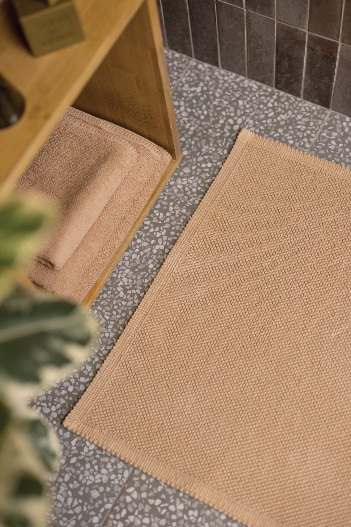 asciugamano da bagno bora latte, colore latte, taglia 90 x 150. realizzato in 100% cotone, ideale per assorbenza e delicatezza sulla pelle