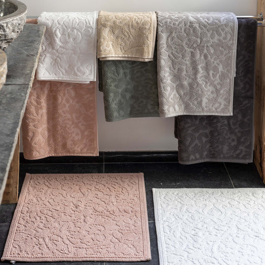 asciugamano gilda aubepine, colore aubepine, taglia 50 x 100. asciuga rapidamente lasciando una piacevole sensazione