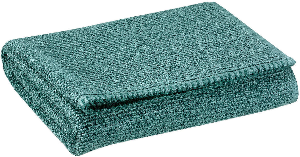 asciugamano da doccia bora lichene, colore lichene, taglia 70 x 130. asciugamano piegato su sfondo neutro per una visione pulita del prodotto