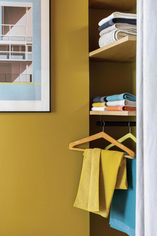 asciugamano da doccia riciclato abby naturale, colore naturale, taglia 70 x 130. realizzato in 80% cotone 15% poliestere 5% viscosa, ideale per assorbenza e delicatezza sulla pelle