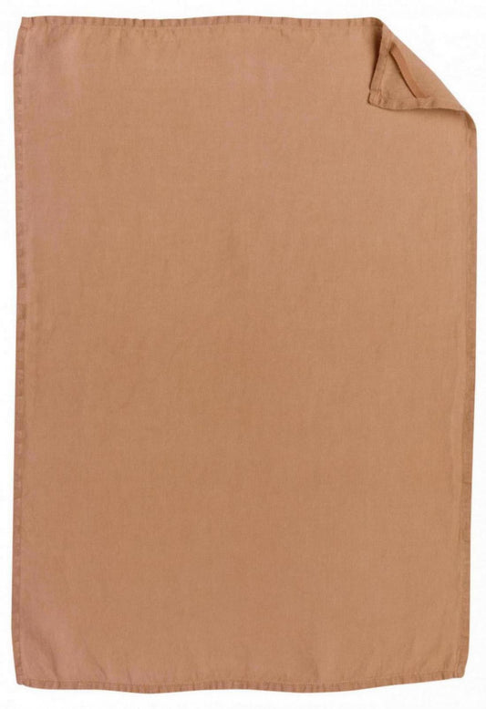 strofinaccio in canapa ciara cannella, colore cannella, taglia 50 x 70. asciugamano piegato su sfondo neutro per una visione pulita del prodotto