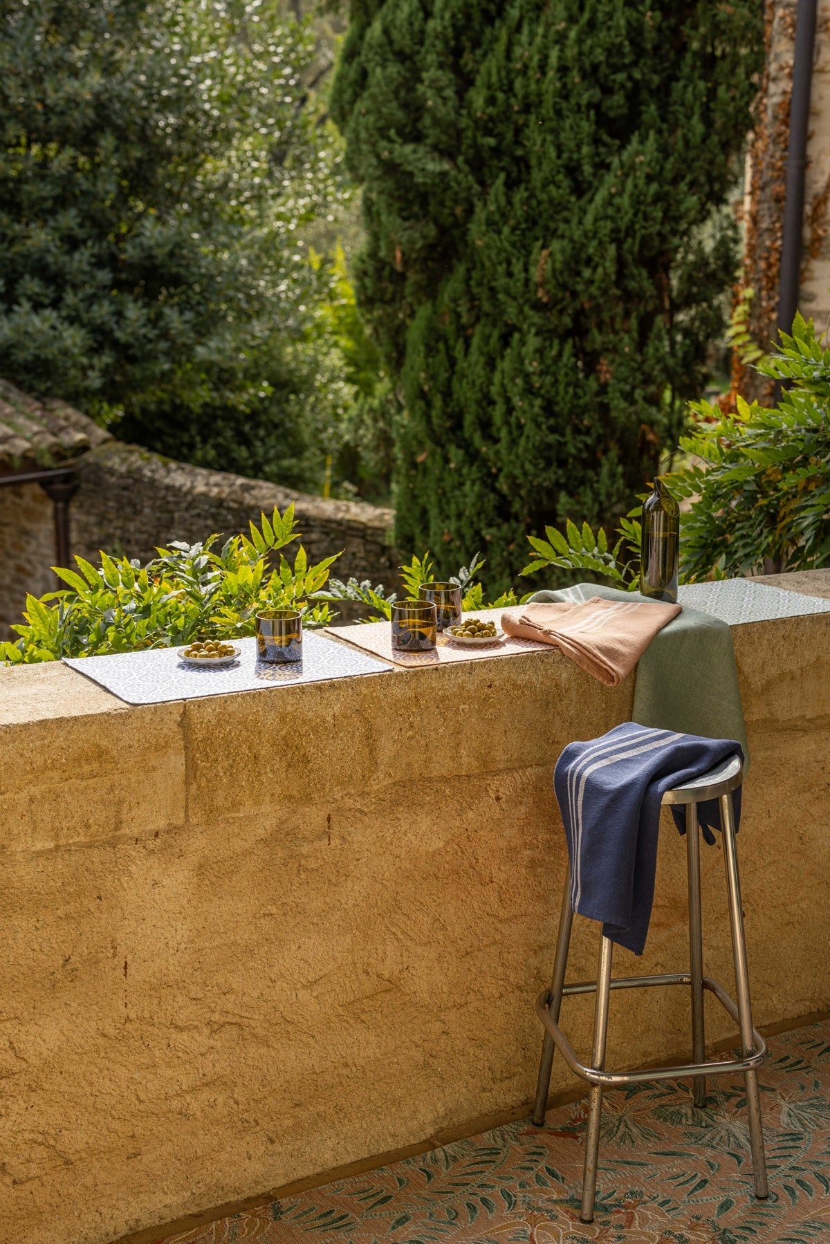 strofinaccio riciclato rib marina militare, colore marina militare, taglia 50 x 70. asciuga rapidamente lasciando una piacevole sensazione