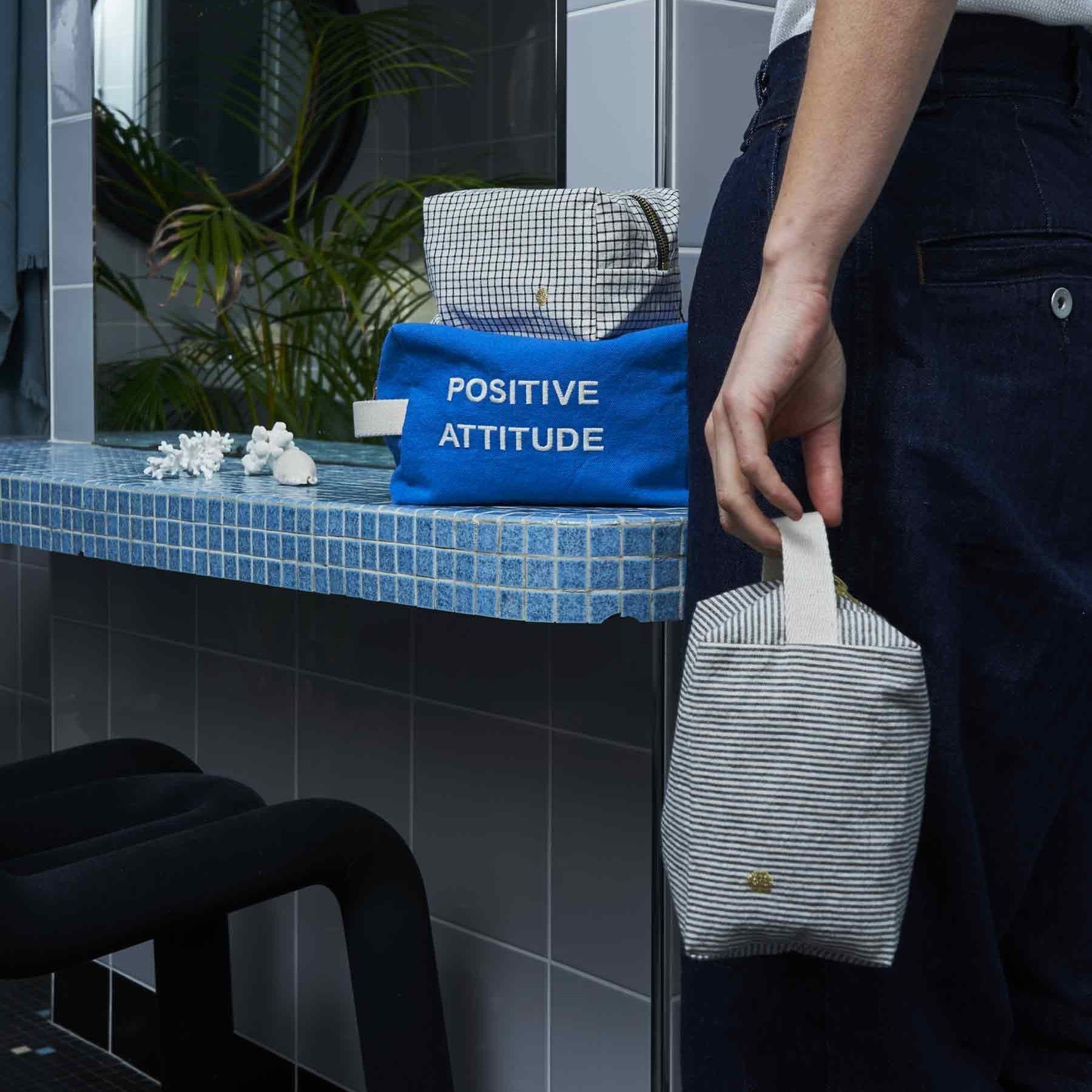 astuccio cubo finette caviar, colore finette caviar, taglia 22 x 14 x 10,5. dettaglio del prodotto da bagno