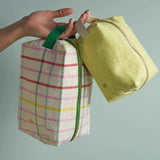 astuccio cubo iona luce del sole, colore luce del sole, taglia 15,5 x 10 x 10. dettaglio del prodotto da bagno