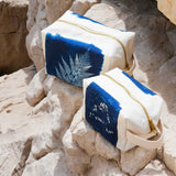 astuccio cubo fougere blu, colore blu, taglia 22 x 14 x 10,5. dettaglio del prodotto da bagno