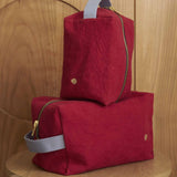 trousse cube iona ciliegia, colore ciliegia, taglia 22 x 14 x 10,5. dettaglio del prodotto da bagno