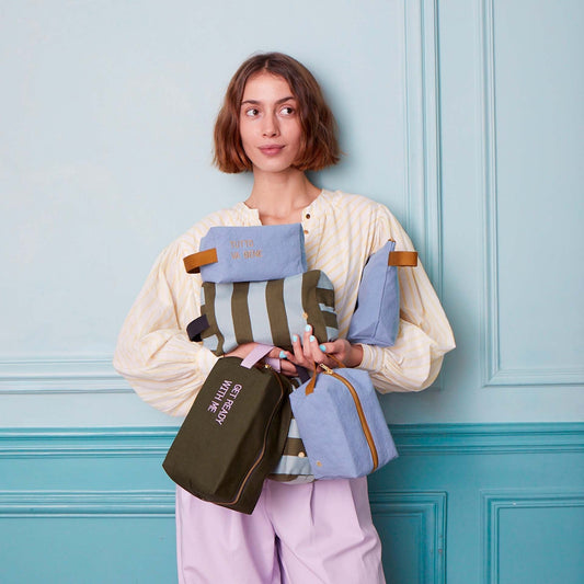 trousse cubo rita matcha, colore matcha, taglia 14 x 22 x 11. dettaglio del prodotto da bagno