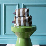 trousse cubo rita matcha, colore matcha, taglia 14 x 22 x 11. dettaglio del prodotto da bagno