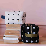 astuccio cubo mia caviale, colore caviale, taglia 22 x 14 x 10,5. dettaglio del prodotto da bagno