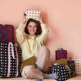 trousse cube iona vino, colore vino, taglia 15,5 x 10 x 10. dettaglio del prodotto da bagno