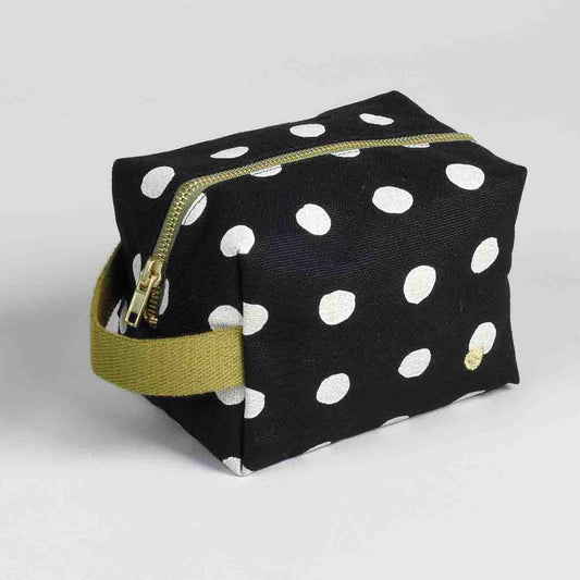 astuccio cubo mia caviale, colore caviale, taglia 10 x 16 x 10. dettaglio del prodotto da bagno