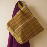 trousse da toilette scotty marrone, colore marrone, taglia 28 x 23 x 10. dettaglio del prodotto da bagno