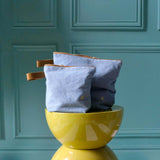 trousse da toilette iona bluetiful, colore bluetiful, taglia 23 x 28 x 10. dettaglio del prodotto da bagno