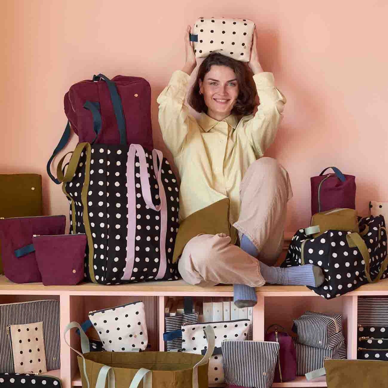 trousse da toilette mio ecru, colore ecru, taglia 23 x 28 x 10. dettaglio del prodotto da bagno