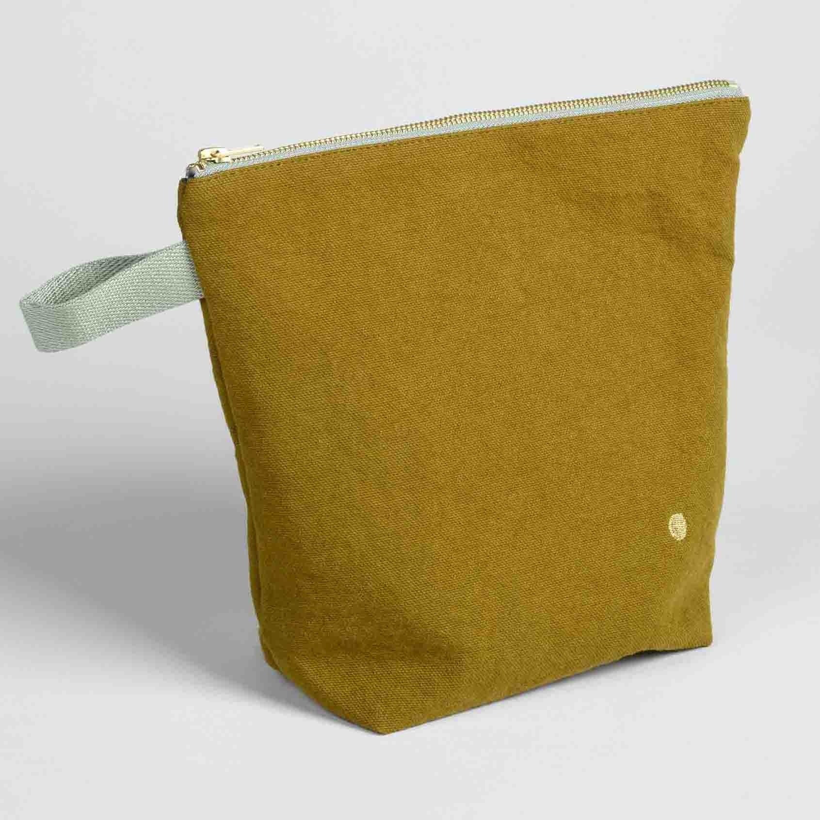 trousse da toilette iona noci, colore noci, taglia 28 x 23 x 10. dettaglio del prodotto da bagno