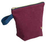 trousse da toilette iona vino, colore vino, taglia 22 x 18 x 7,5. dettaglio del prodotto da bagno