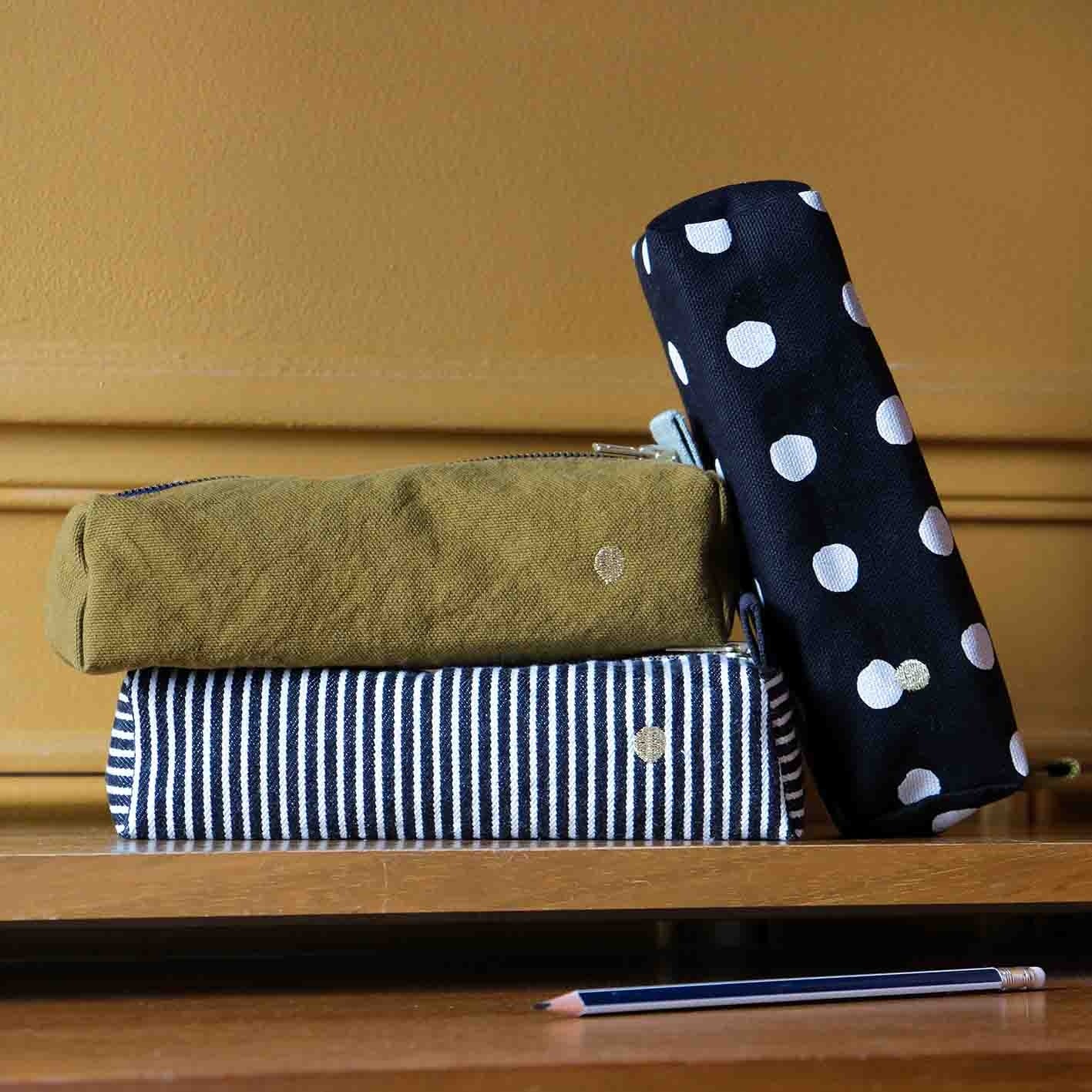 astuccio da ufficio iona noci, colore noci, taglia 6 x 20 x 6. dettaglio del prodotto da bagno