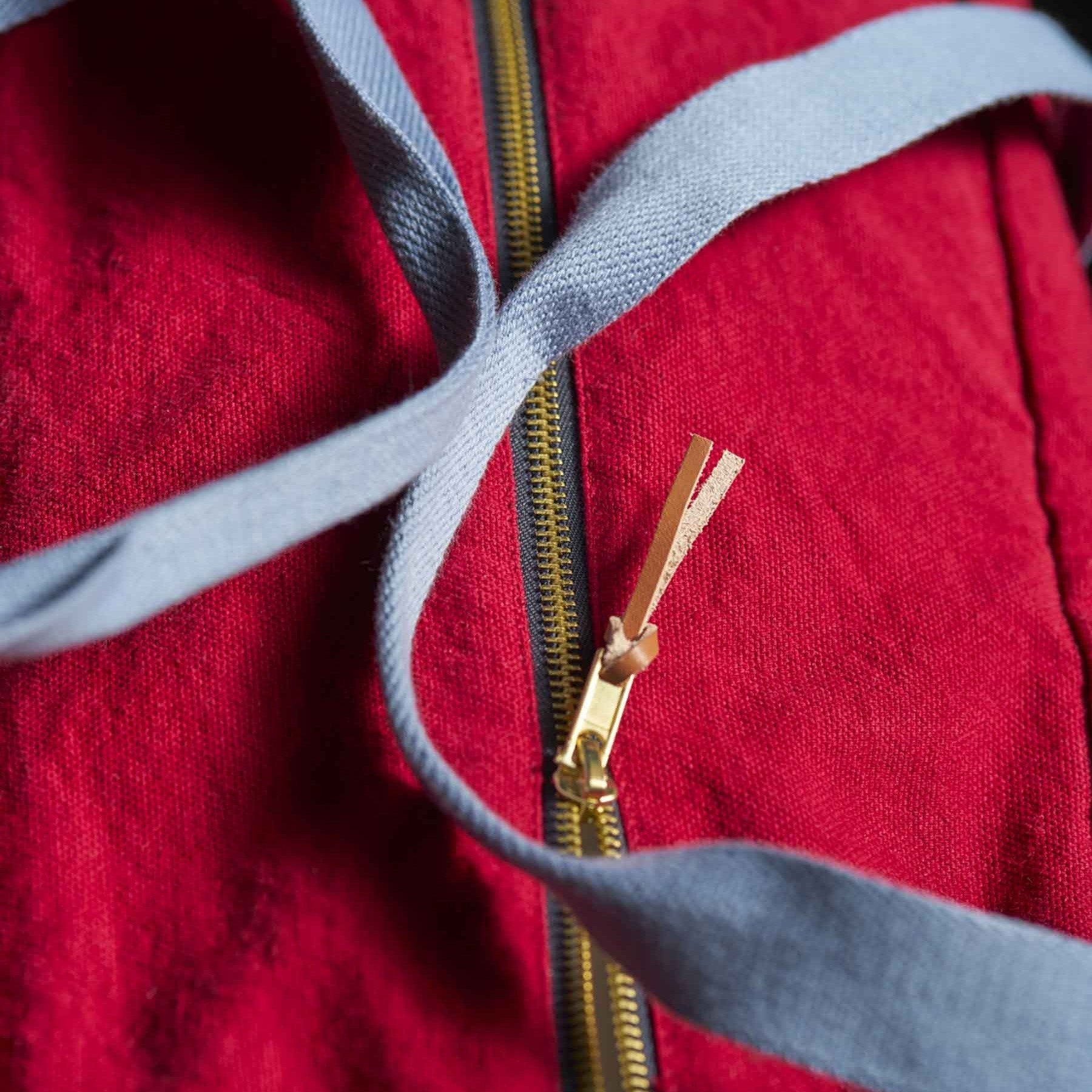 borsa weekend iona ciliegia, colore ciliegia, taglia 28 x 42 x 20. borsa da viaggio ecosostenibile perfetta per weekend fuori porta