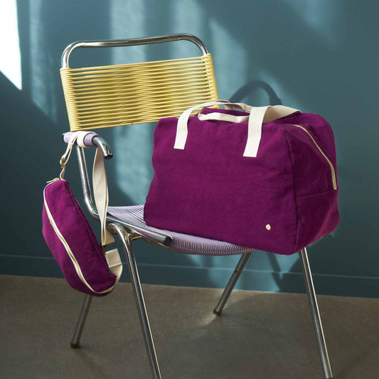 borsa weekend iona pioggia viola, colore pioggia viola, taglia 28 x 42 x 20. realizzata in 100% cotone bio, pensata per viaggiare con stile e sostenibilità