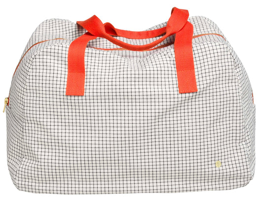 borsa weekend stylo rosso, colore rosso, taglia 28 x 42 x 20. vista frontale della borsa da viaggio su sfondo bianco